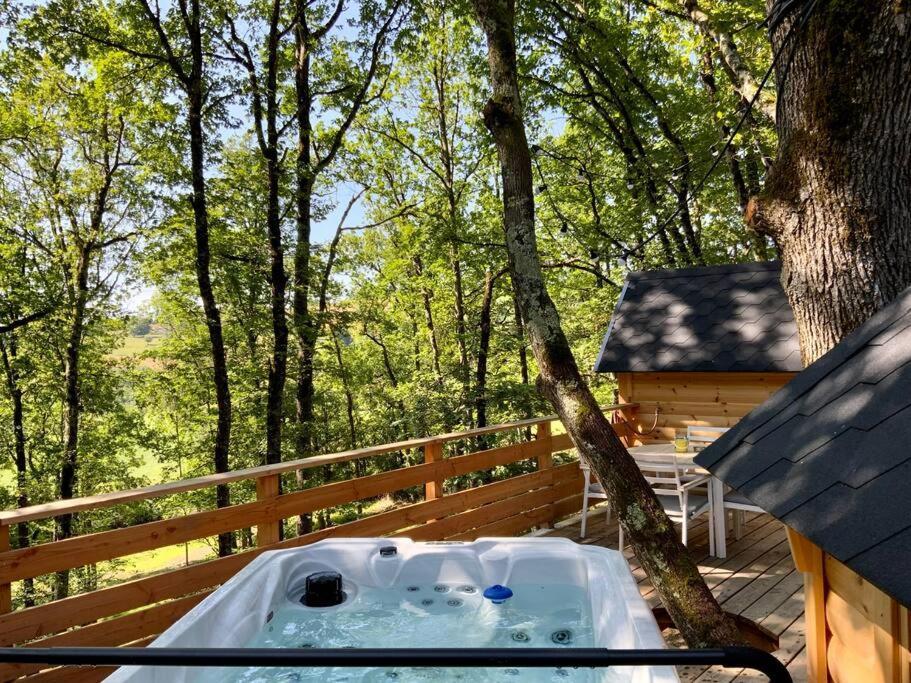 La Cabane Perchee De La Mure Bongheat Zewnętrze zdjęcie